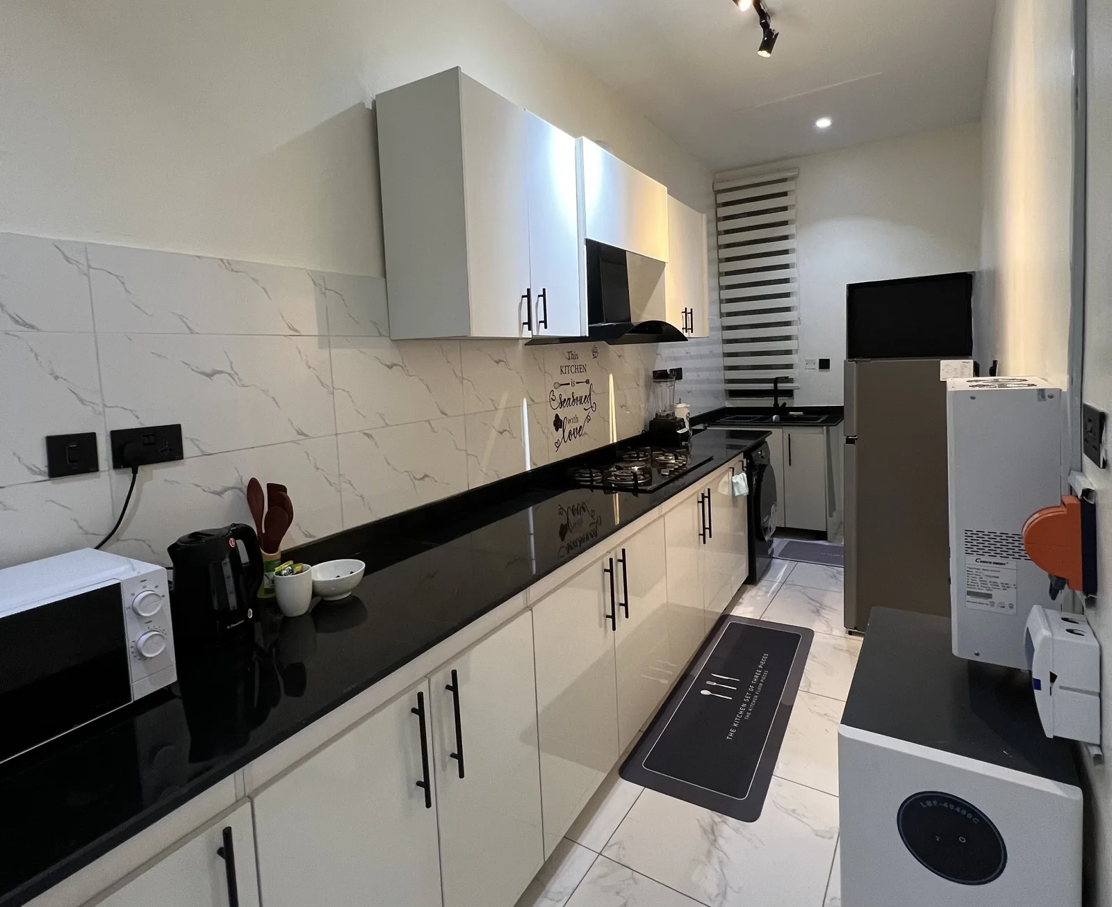 Alaska — kitchen and dining details, view 6