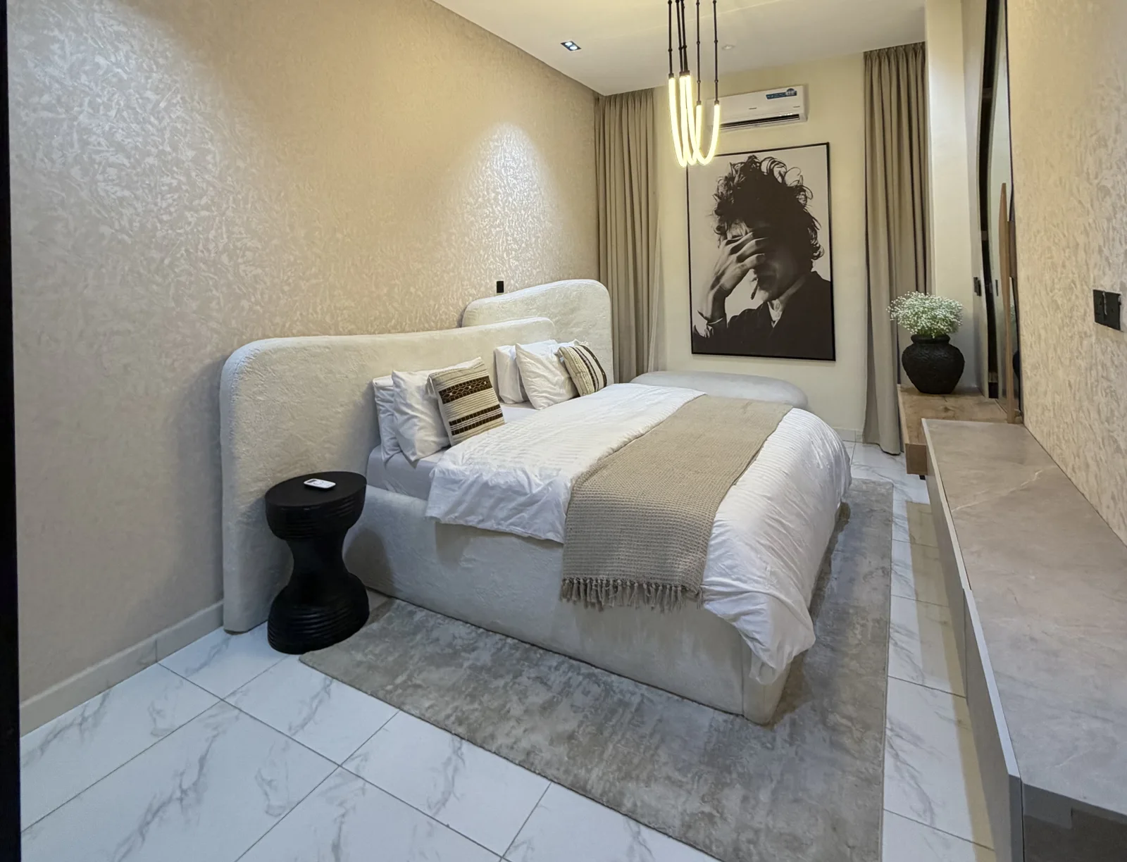 Alaska — bedroom interior, view 7