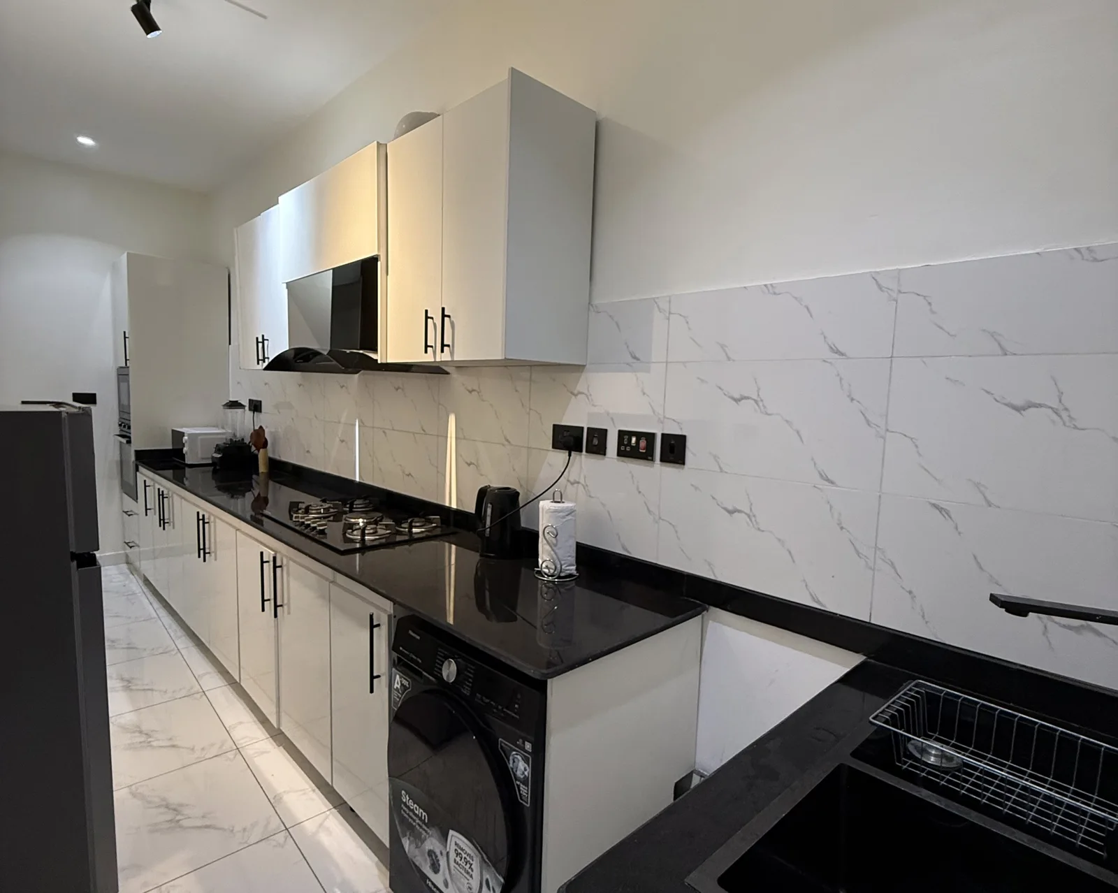 Alaska — kitchen and dining details, view 12