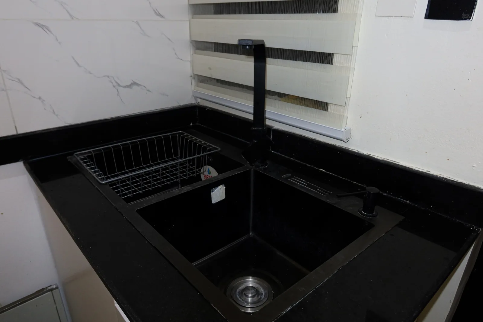Alaska — kitchen and dining details, view 21