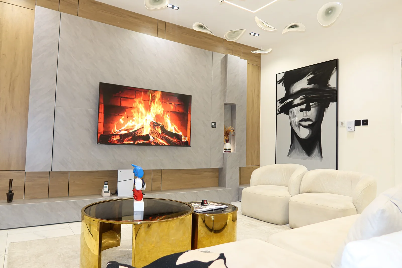 Alaska — living room, view 27