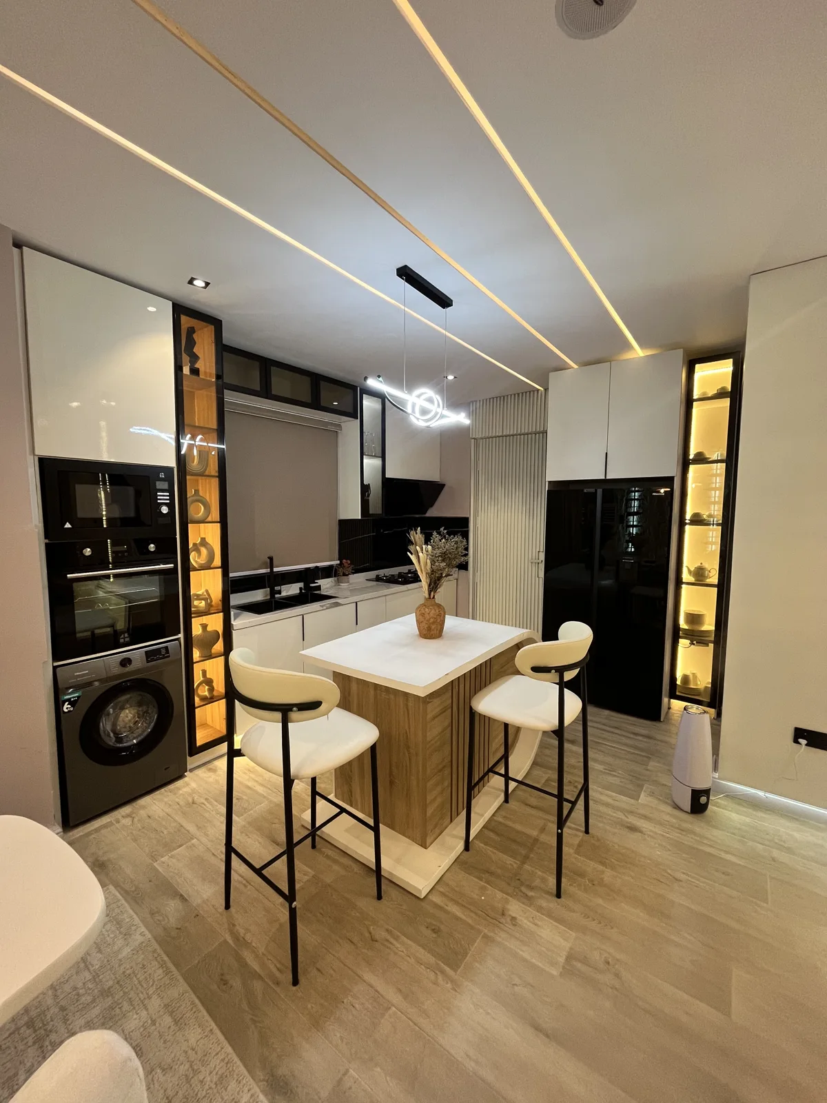 Destiny — kitchen and dining details, view 37