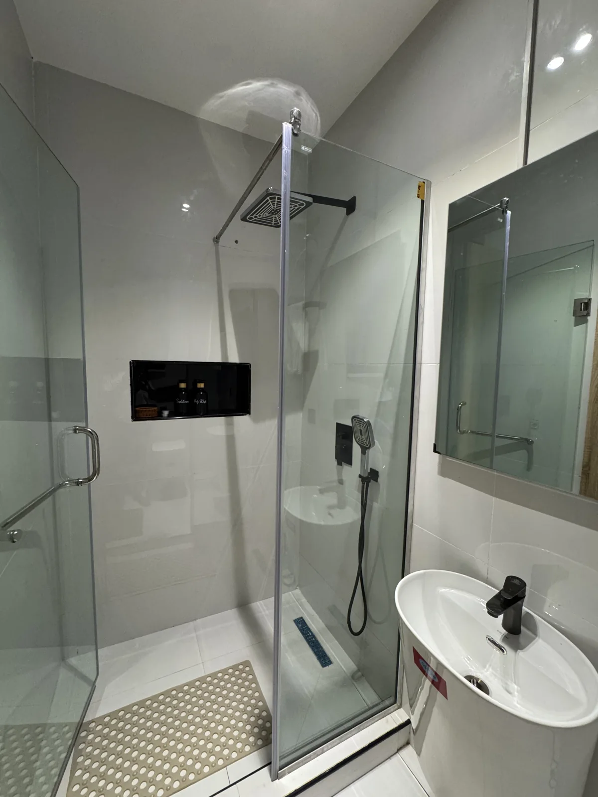 Destiny — bathroom details, view 48