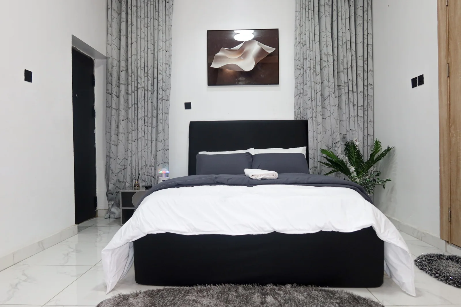 Ebony — bedroom interior, view 75
