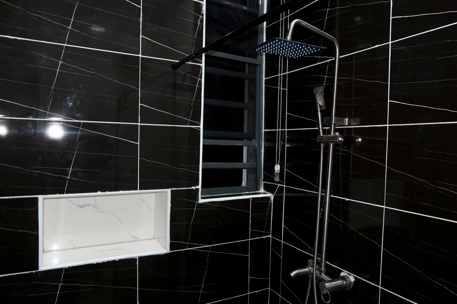 Ebony — bathroom details, view 79