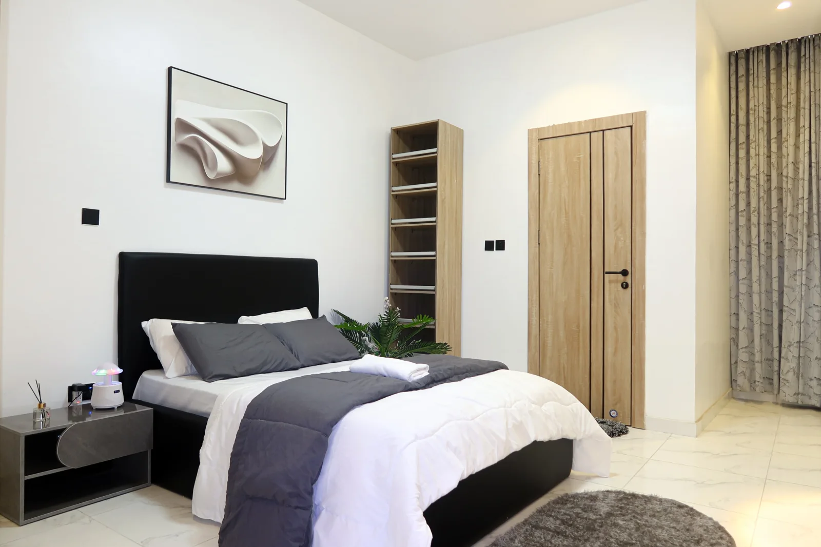 Ebony — bedroom interior, view 82