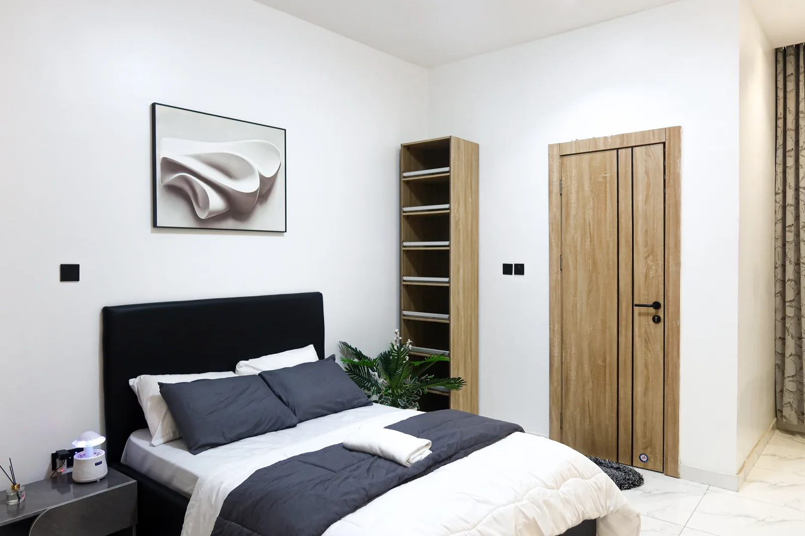 Ebony — bedroom interior, view 86