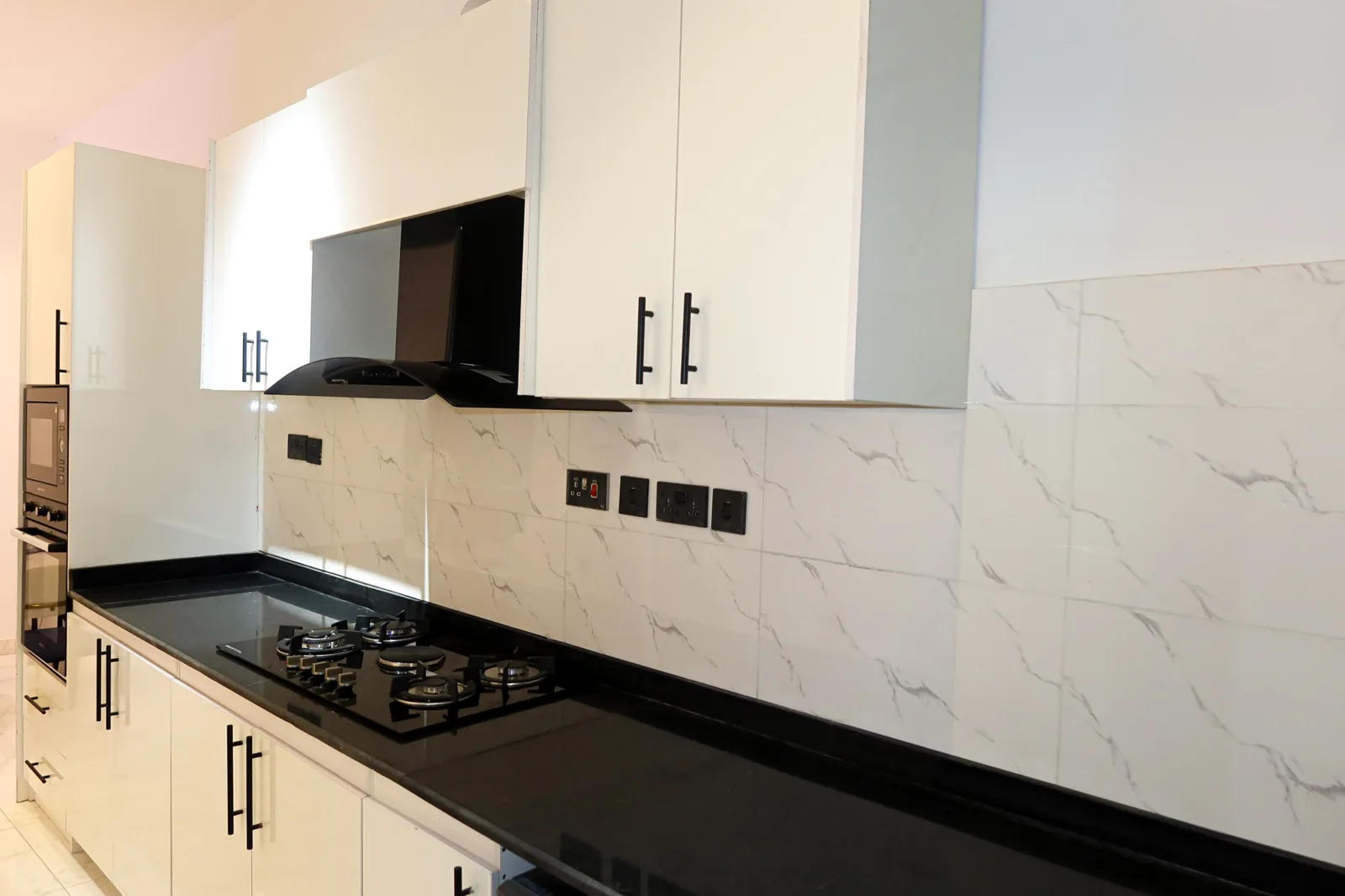 Ebony — kitchen and dining details, view 89