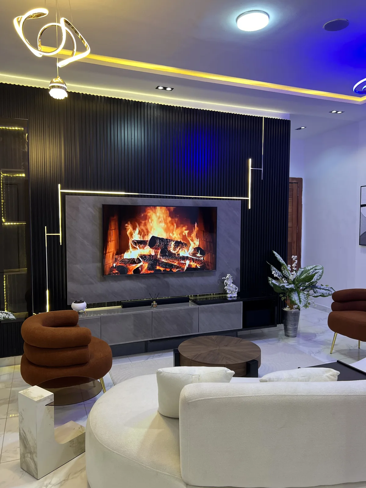 Ebony — living room, view 104