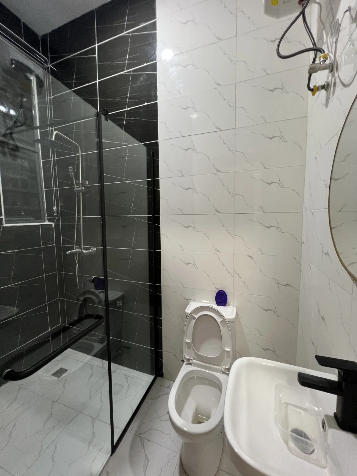 Ebony — bathroom details, view 107