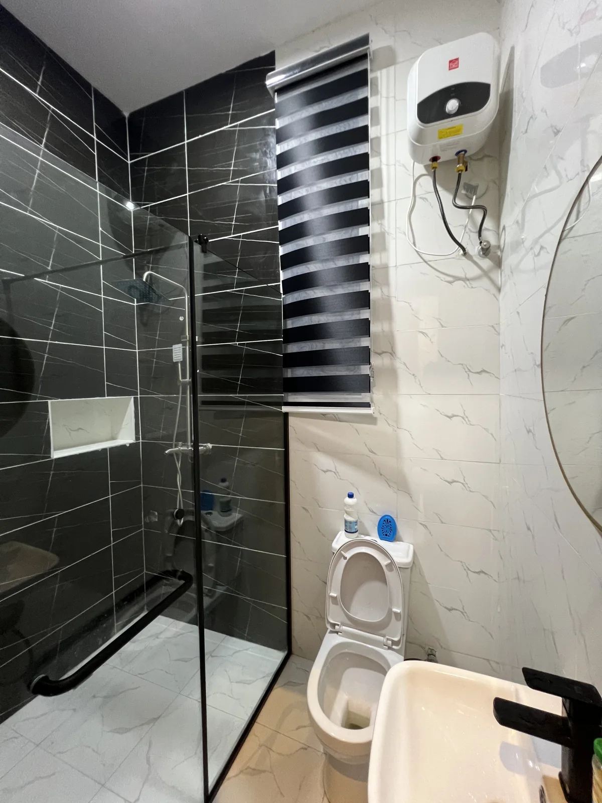 Ebony — bathroom details, view 110