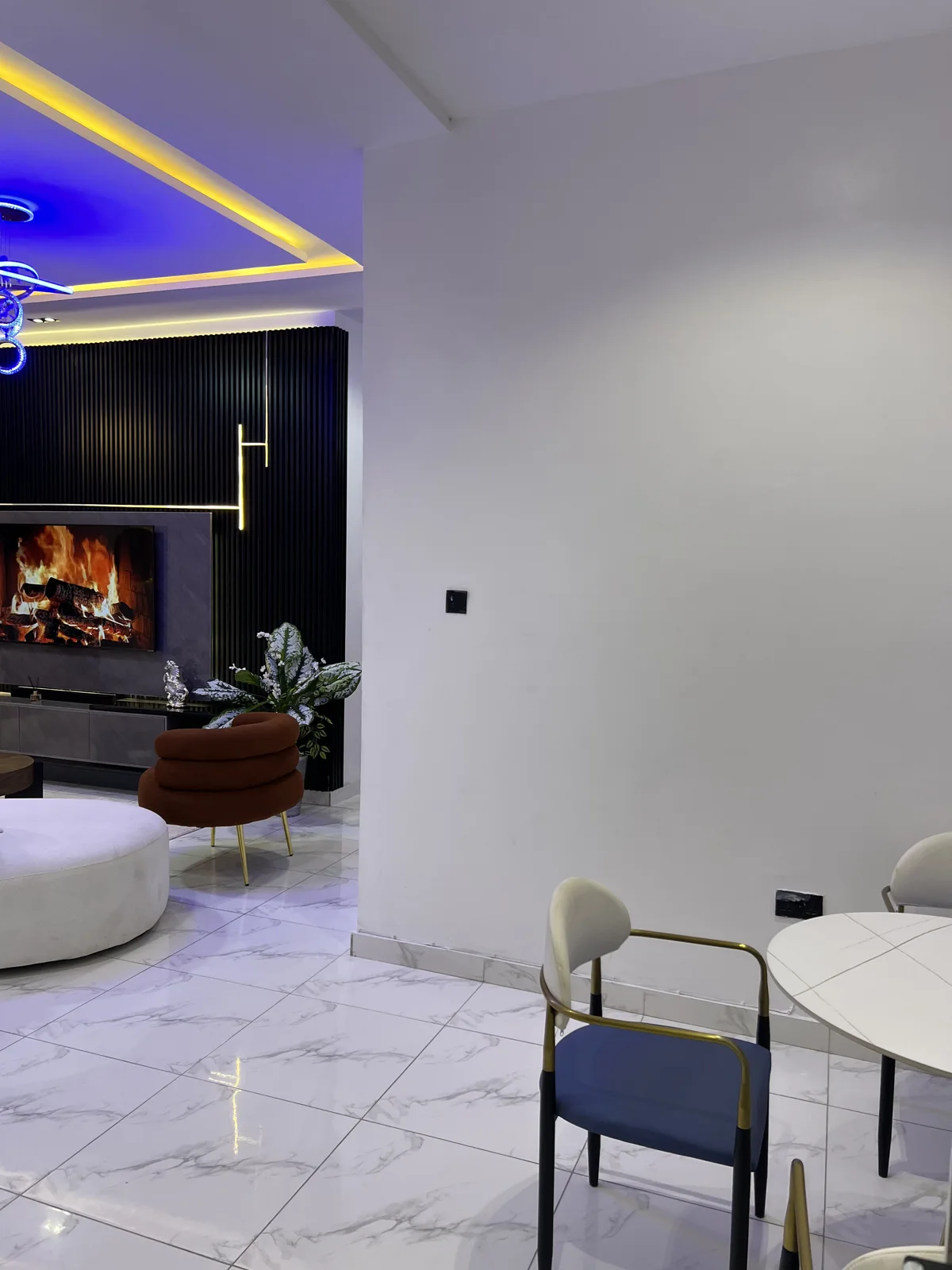 Ebony — living room, view 112
