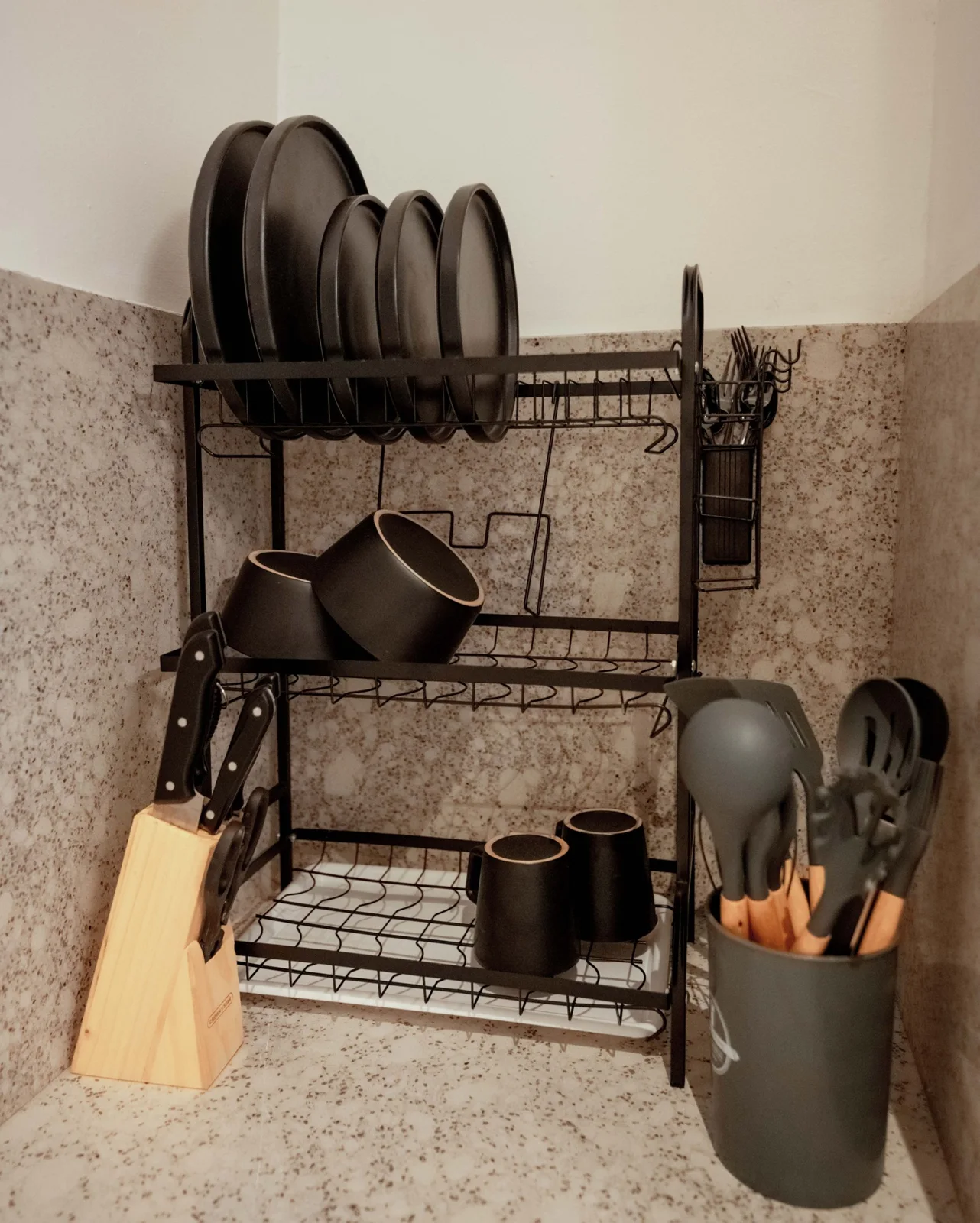 Kairo — kitchen and dining details, view 139