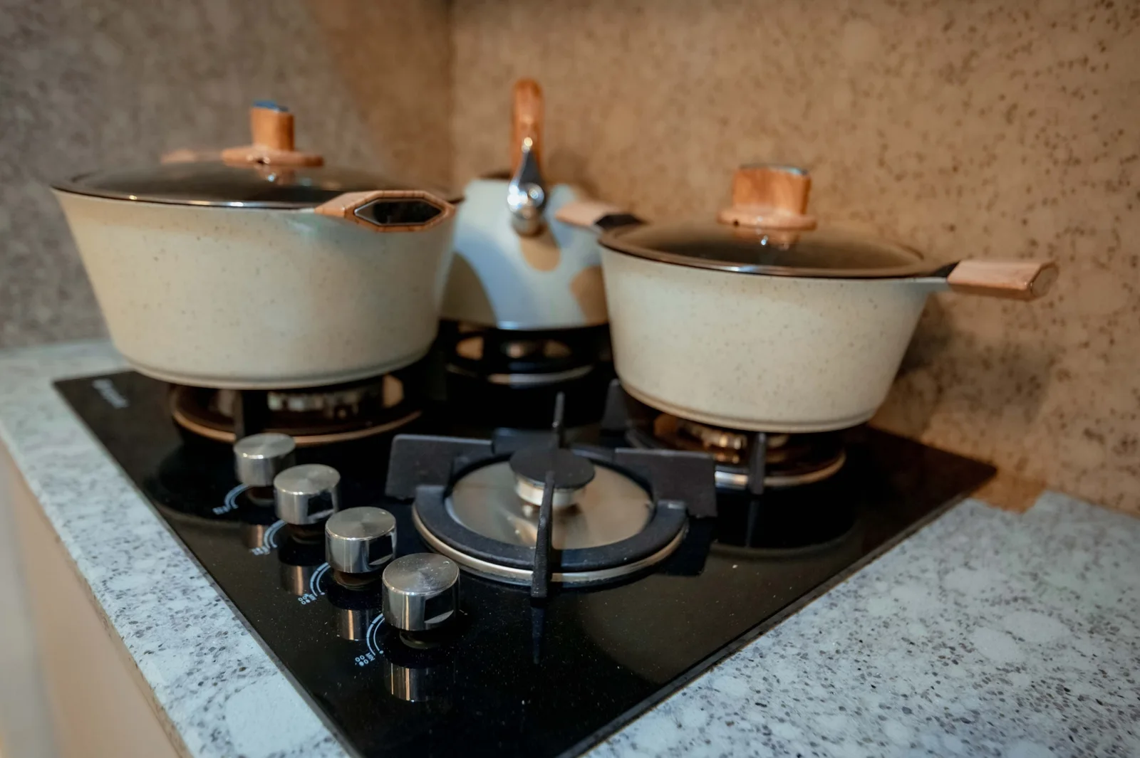 Kairo — kitchen and dining details, view 140