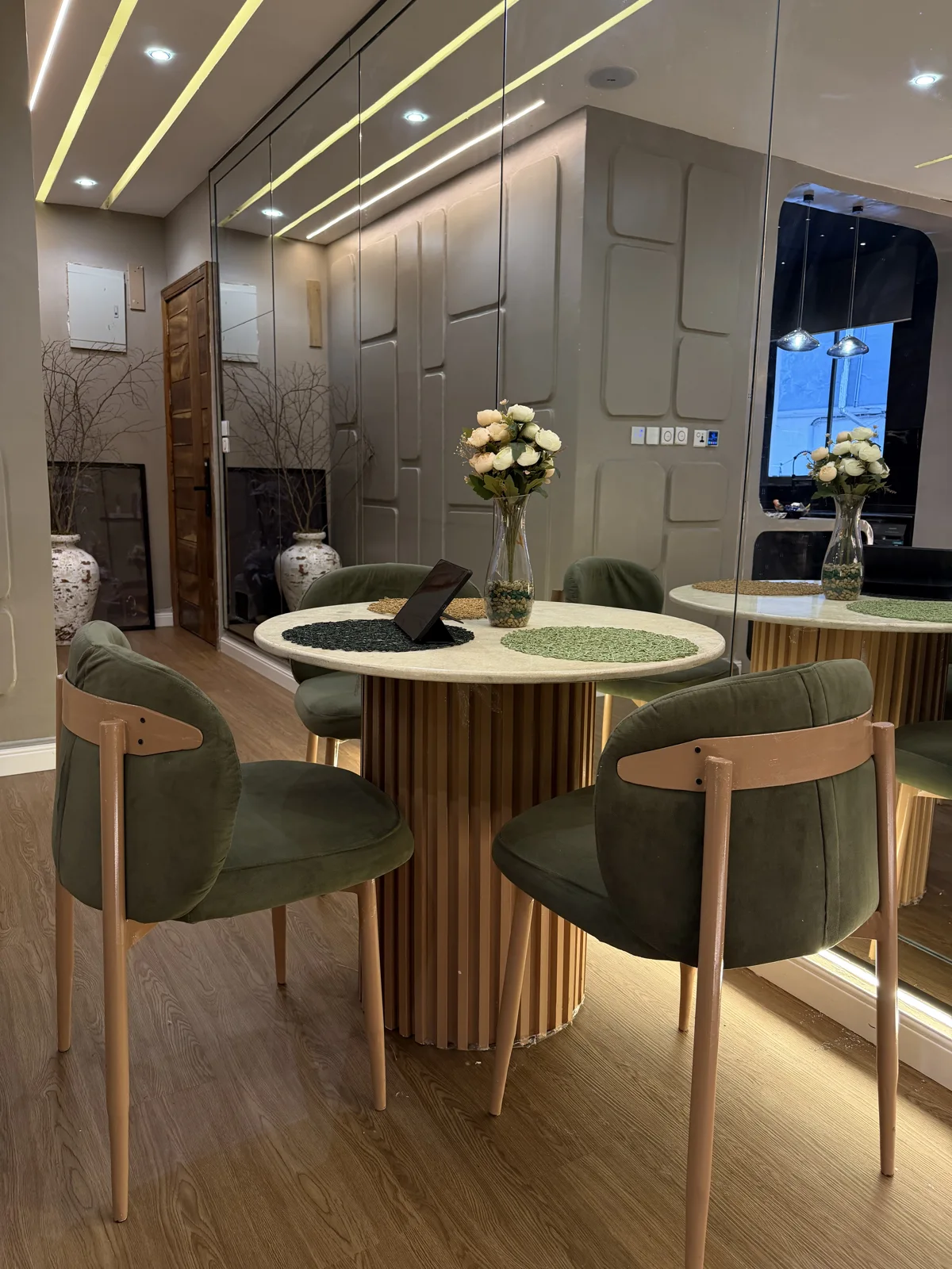 Lumina — kitchen and dining details, view 163