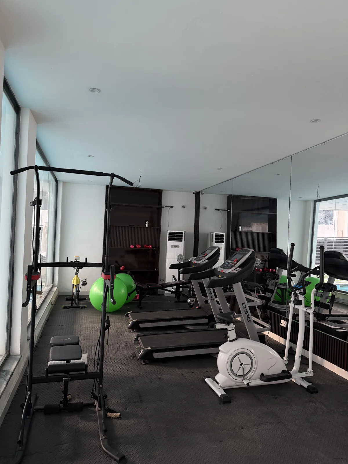 Lumina — shared gym, view 175