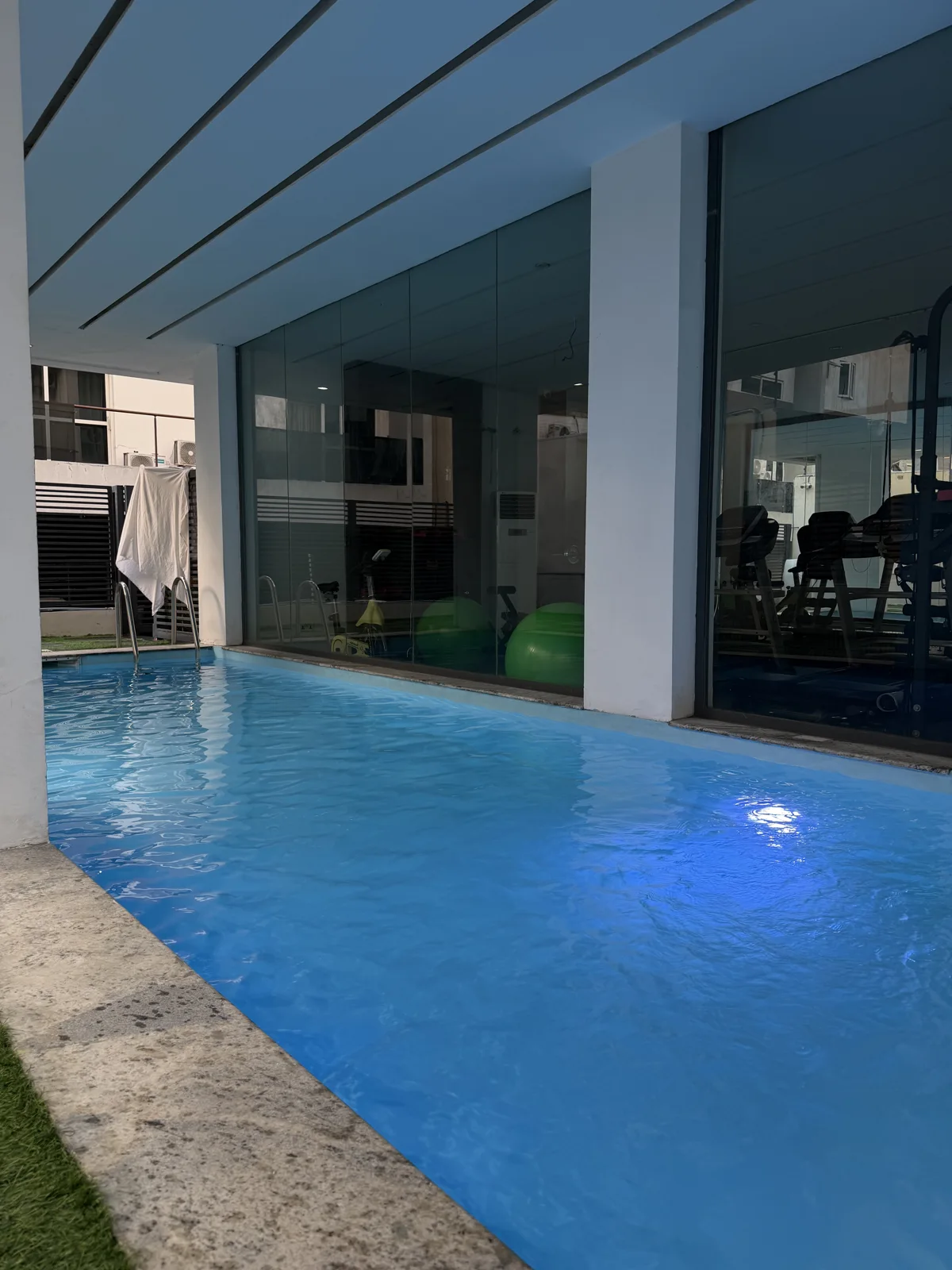 Lumina — shared swimming pool, view 177