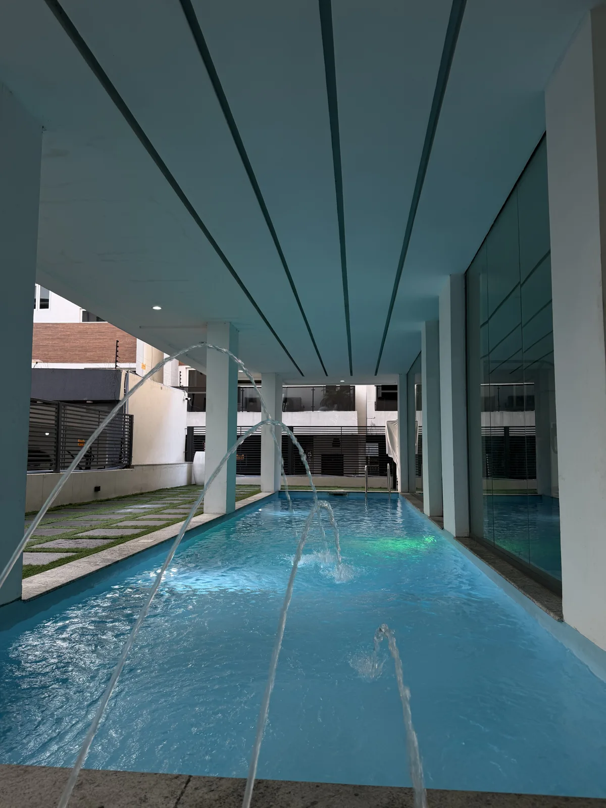 Lumina — shared swimming pool, view 178