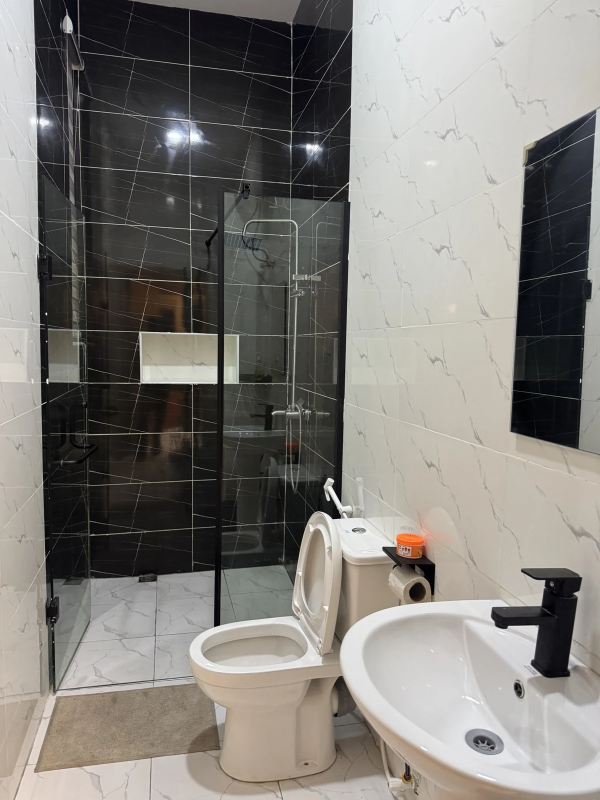 Veyra — bathroom with shower, view 204